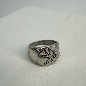 Silver swallow signet ring~ A symbol of freedom and movement.Size 9